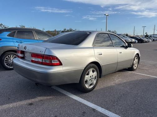 2000 Lexus ES 300 Base