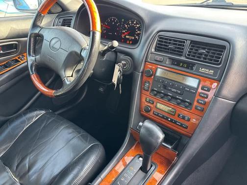 2000 Lexus ES 300 Base