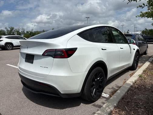 2022 Tesla Model Y Long Range Dual Motor All-Wheel Drive