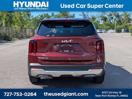 Dawning Red 2025 Kia Sorento S