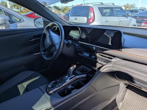 2025 Toyota Crown Signia XLE