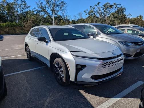 2025 Toyota Crown Signia XLE