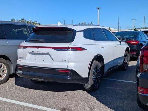 2025 Toyota Crown Signia XLE