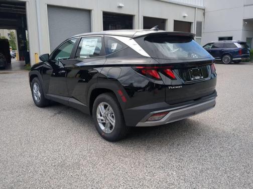 Phantom Black 2026 Hyundai TUCSON SE