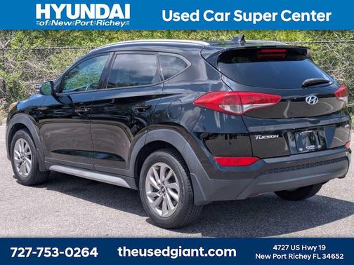 Black Noir Pearl 2017 Hyundai TUCSON SE Plus