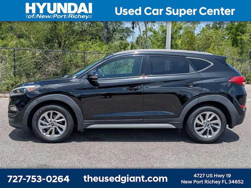Black Noir Pearl 2017 Hyundai TUCSON SE Plus