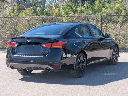 2022 Nissan Altima SR FWD