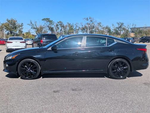 2022 Nissan Altima SR FWD