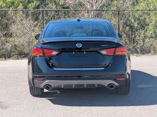 2022 Nissan Altima SR FWD
