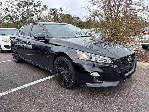 2022 Nissan Altima SR FWD
