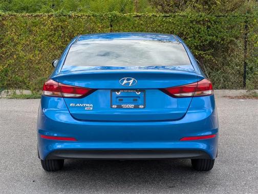 2018 Hyundai ELANTRA SE