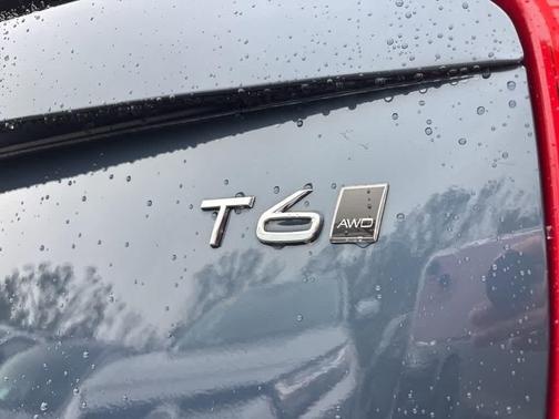 2020 Volvo XC90 T6 Momentum