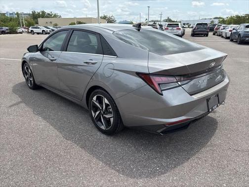 2022 Hyundai ELANTRA Limited