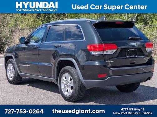 Brilliant Black Crystal Pearlcoat 2014 Jeep Grand Cherokee Laredo