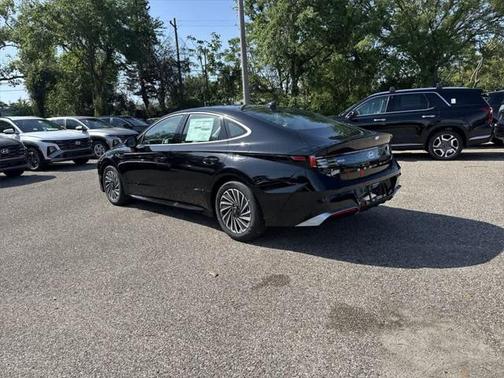 2025 Hyundai SONATA Hybrid SE