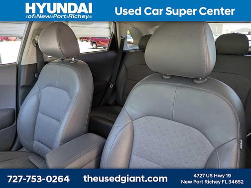 Silky Silver 2018 Kia Niro EX