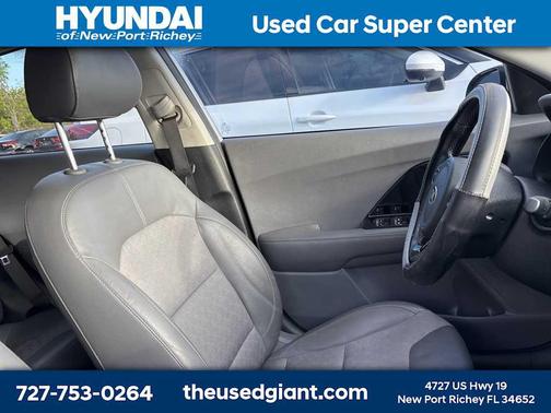 Silky Silver 2018 Kia Niro EX