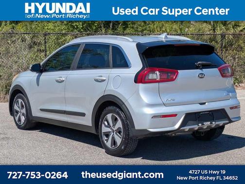 Silky Silver 2018 Kia Niro EX