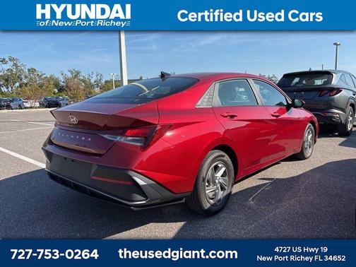 2025 Hyundai ELANTRA SE