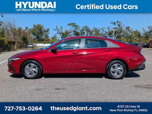 2025 Hyundai ELANTRA SE