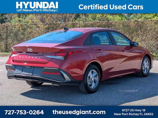 2025 Hyundai ELANTRA SE