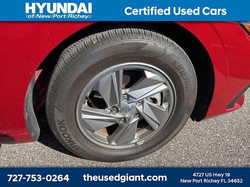 2025 Hyundai ELANTRA SE