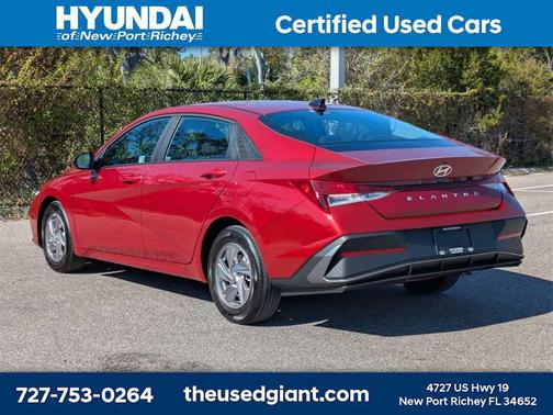 2025 Hyundai ELANTRA SE