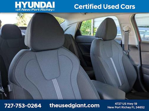 2025 Hyundai ELANTRA SE