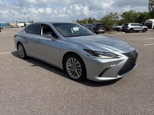 2022 Lexus ES 300h Ultra Luxury