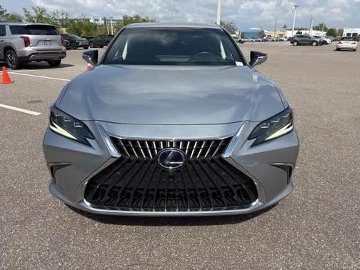 2022 Lexus ES 300h Ultra Luxury