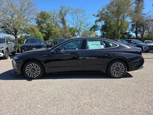 2025 Hyundai SONATA Hybrid SE