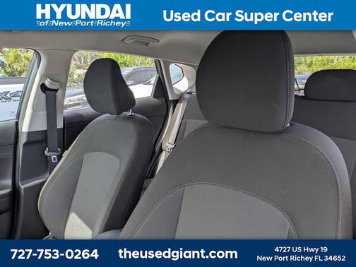 Abyss Black Pearl 2025 Hyundai KONA SE