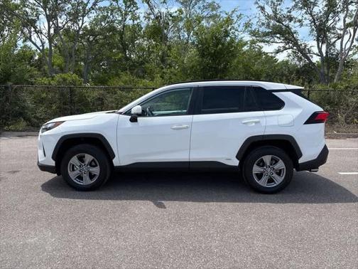 2022 Toyota RAV4 Hybrid XLE