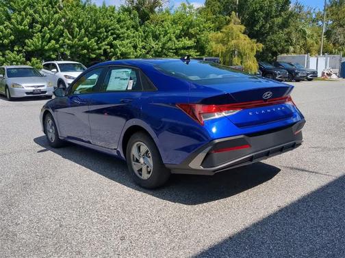 2025 Hyundai ELANTRA SE