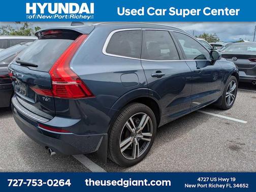 Blue 2019 Volvo XC60 T6 Momentum