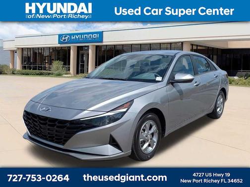 Shimmering Silver Pearl 2023 Hyundai ELANTRA SE