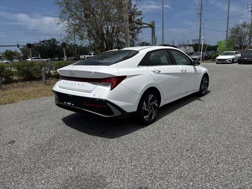 2025 Hyundai ELANTRA SEL