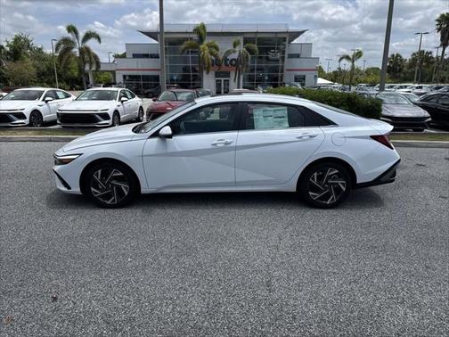 2025 Hyundai ELANTRA SEL