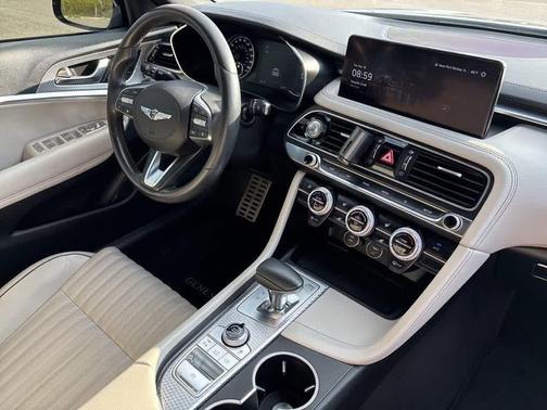 2023 Genesis G70 2.0T RWD
