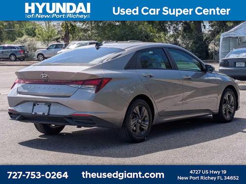 2022 Hyundai ELANTRA SEL