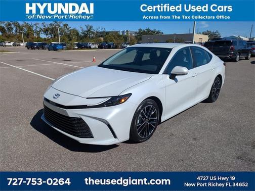 2025 Toyota Camry LE