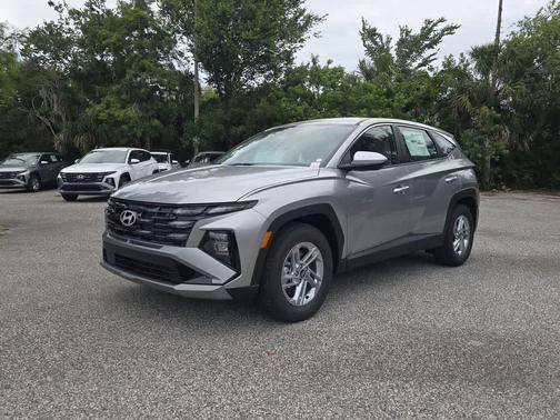 Shimmering Silver 2026 Hyundai TUCSON SE