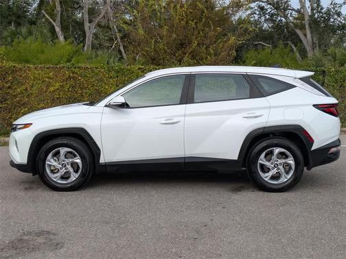 2022 Hyundai TUCSON SE
