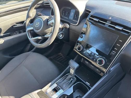 2022 Hyundai TUCSON SE