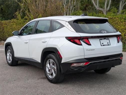 2022 Hyundai TUCSON SE