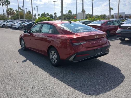 2026 Hyundai ELANTRA SE