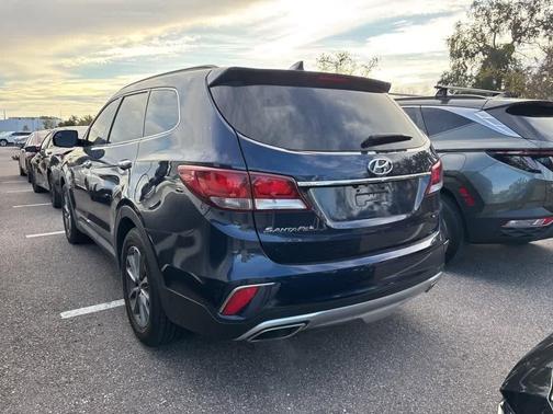 2017 Hyundai SANTA FE SE