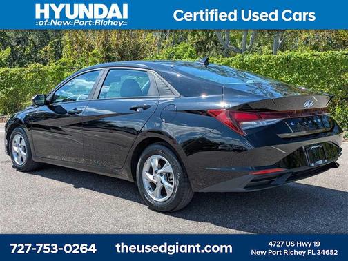 2022 Hyundai ELANTRA SE
