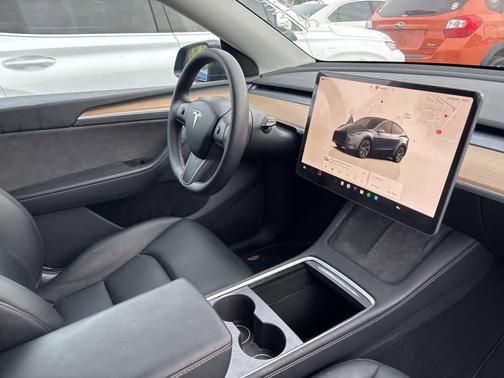 2025 Tesla Model Y Long Range Dual Motor All-Wheel Drive