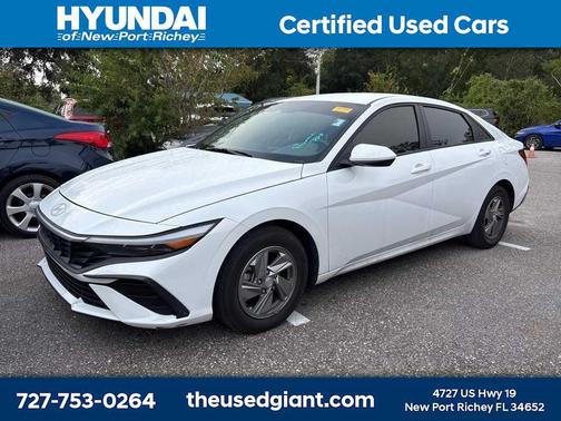 2024 Hyundai ELANTRA SE